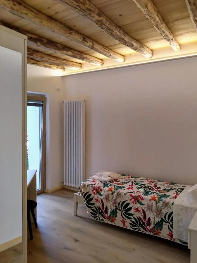Affitta Camere Casa Vittoria Santa Croce del Lago 0*,